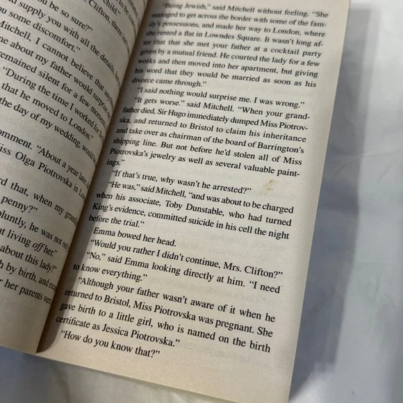 “Best Kept Secret” - Book #3 of the Clifton Chronicles by Jeffrey Archer - Picture 10 of 11